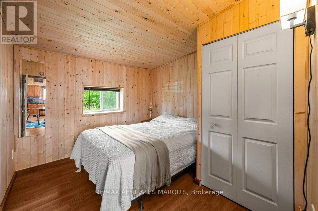 330 Forgotten Lane, Rideau Lakes, ON - Indoor Photo Showing Bedroom