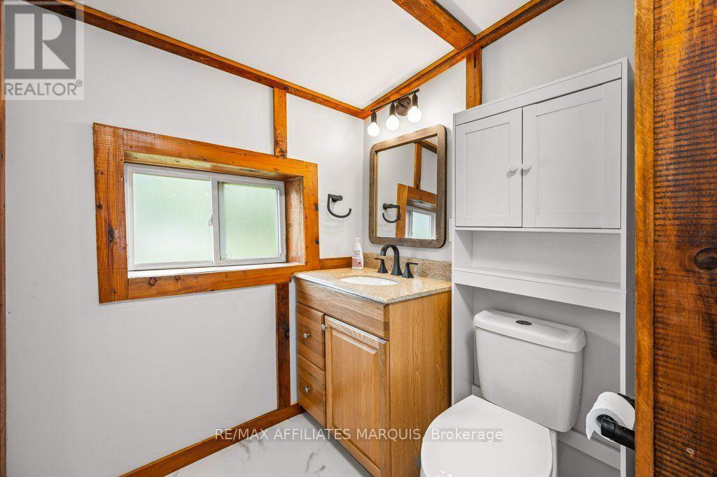 330 Forgotten Lane, Rideau Lakes, ON - Indoor Photo Showing Bathroom