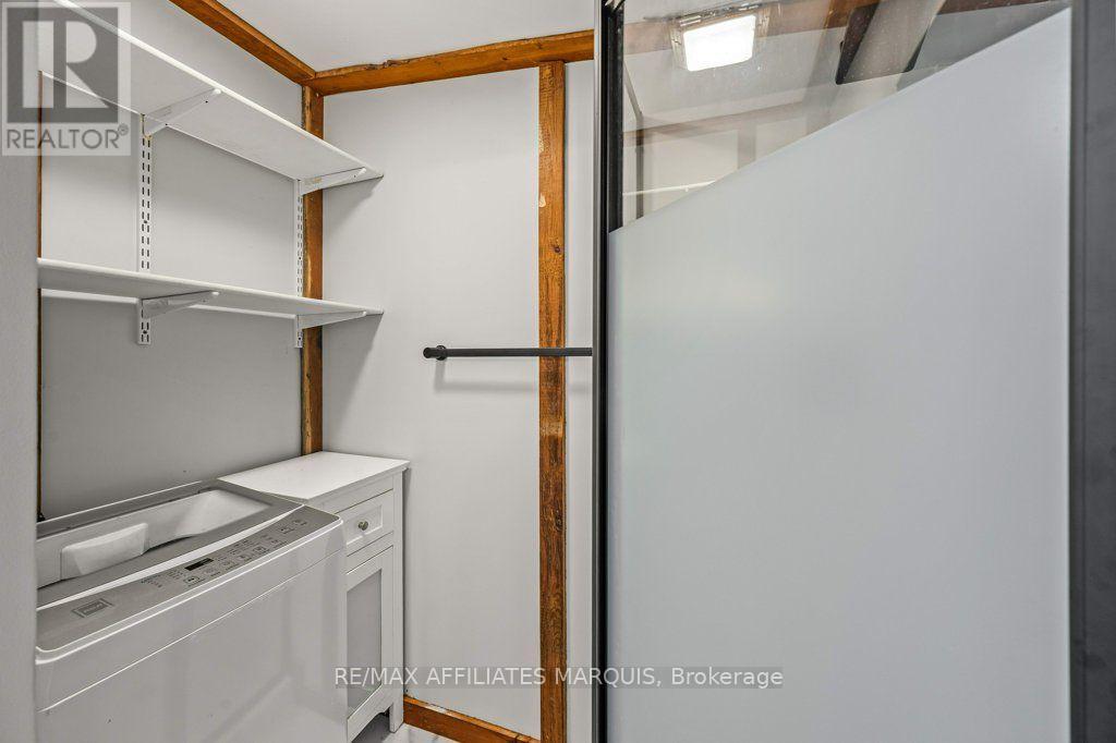 330 Forgotten Lane, Rideau Lakes, ON - Indoor Photo Showing Laundry Room