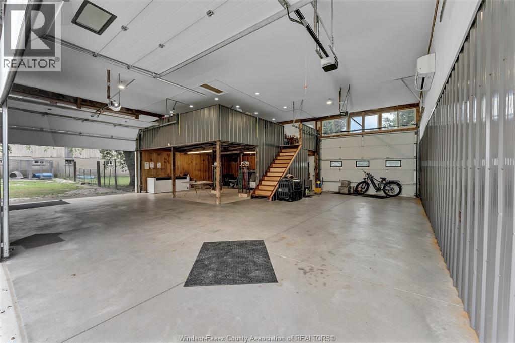 4508 Concession 4 South, Amherstburg, ON - Indoor Photo Showing Garage