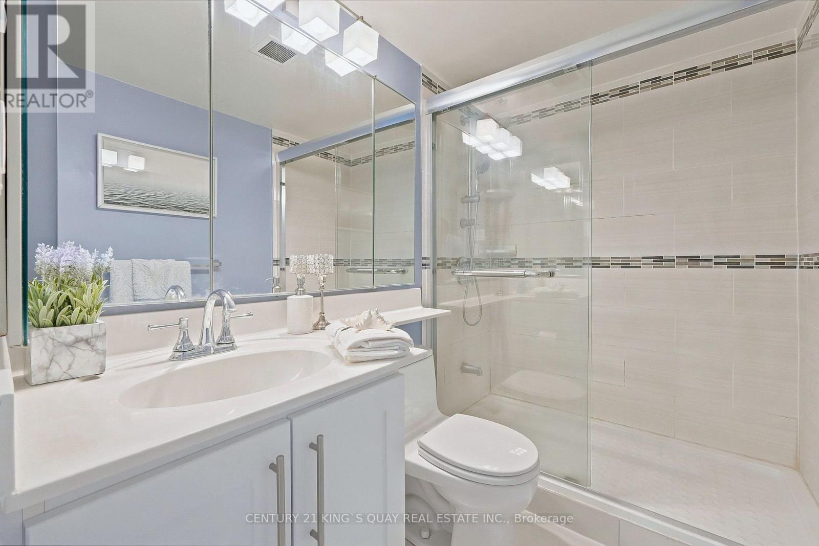 1908 - 55 Skymark Drive, Toronto, ON - Indoor Photo Showing Bathroom