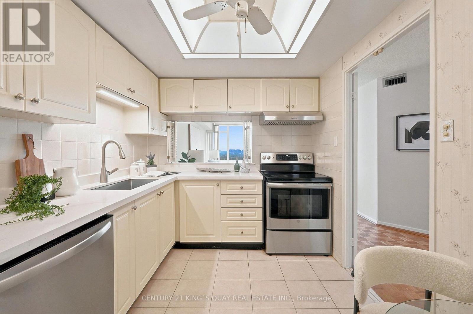 1908 - 55 Skymark Drive, Toronto, ON - Indoor Photo Showing Kitchen With Upgraded Kitchen