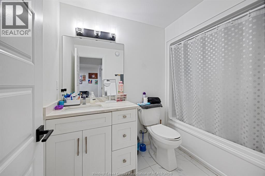 2224 Fraser Unit# #2 Lower, Windsor, ON - Indoor Photo Showing Bathroom