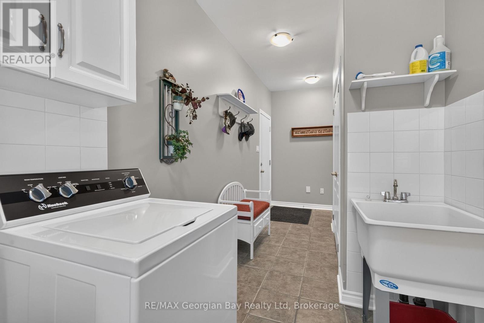 1339 Tiny Beaches Road N, Tiny, ON - Indoor Photo Showing Laundry Room