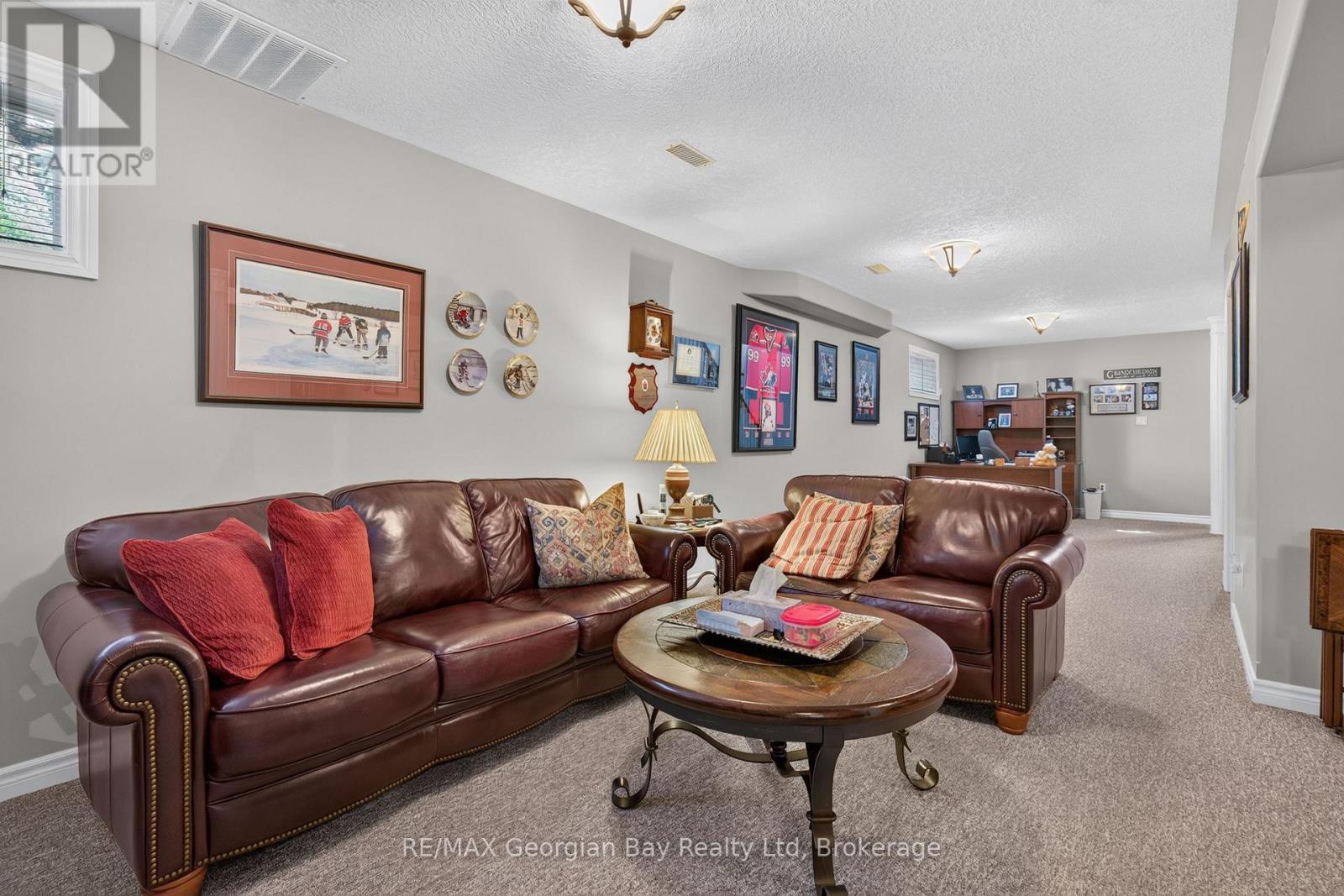 1339 Tiny Beaches Road N, Tiny, ON - Indoor Photo Showing Living Room