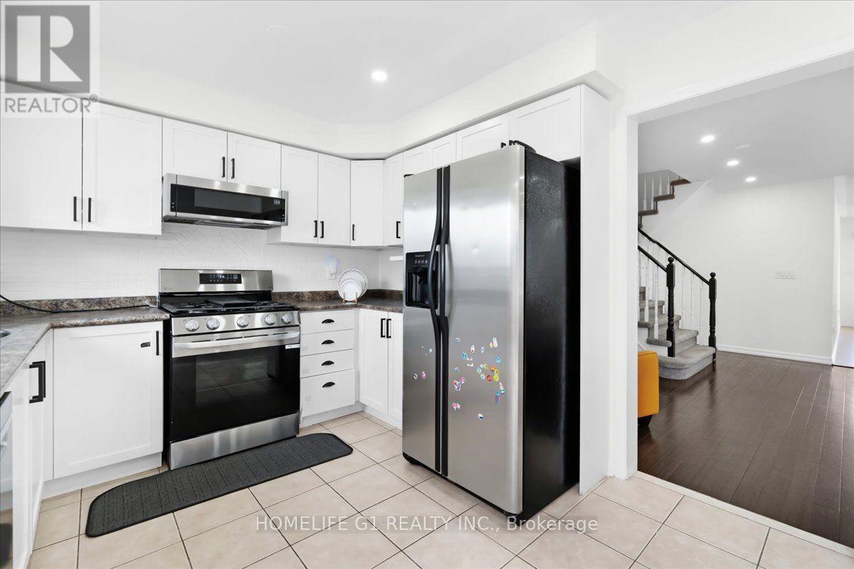 70 Tarquini Crescent, Caledon, ON - Indoor Photo Showing Kitchen
