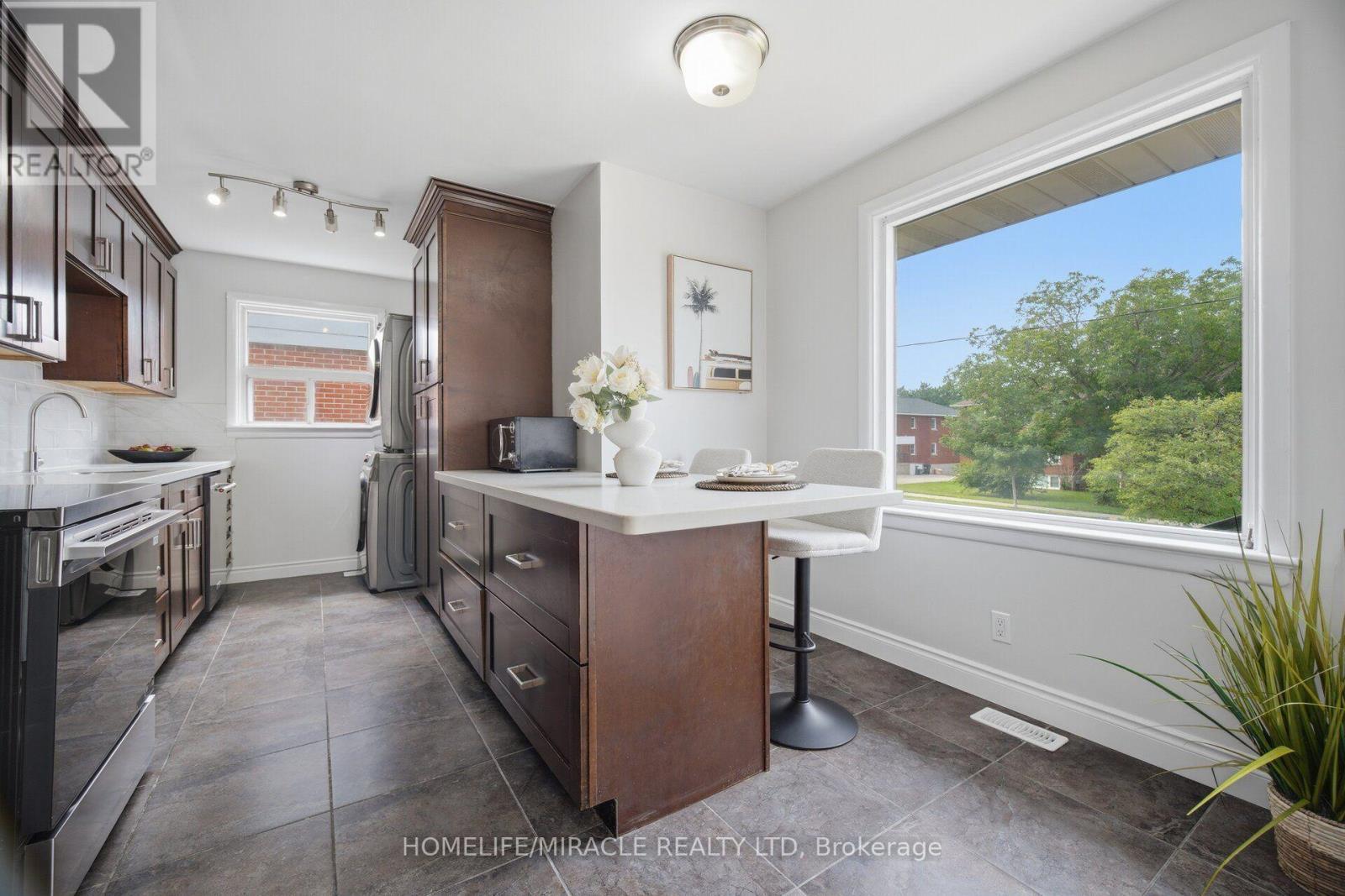 199 Allen Street E, Waterloo, ON - Indoor