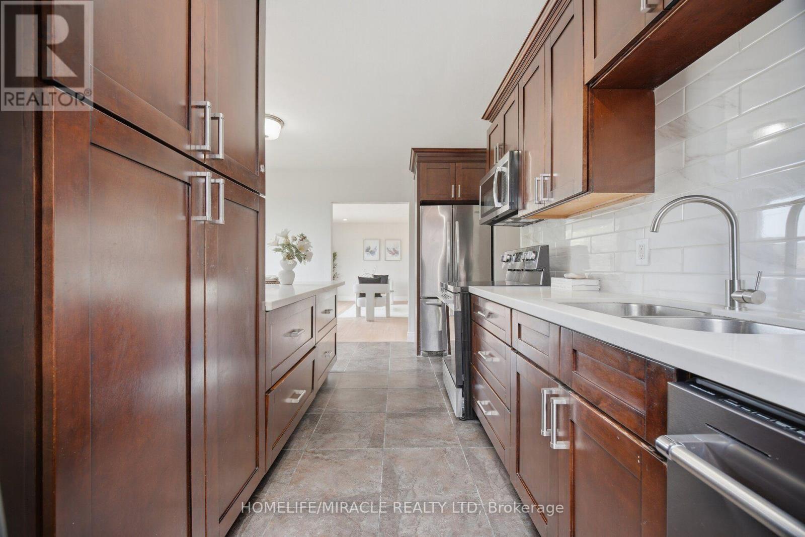 199 Allen Street E, Waterloo, ON - Indoor Photo Showing Kitchen With Double Sink
