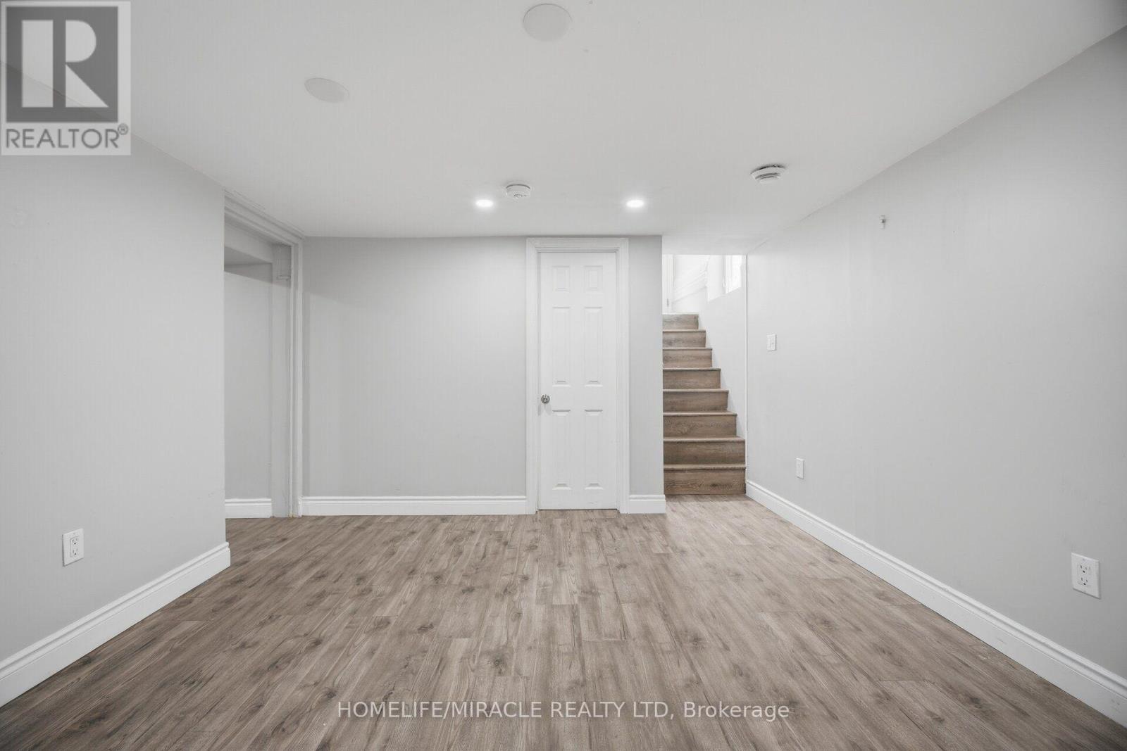 199 Allen Street E, Waterloo, ON - Indoor