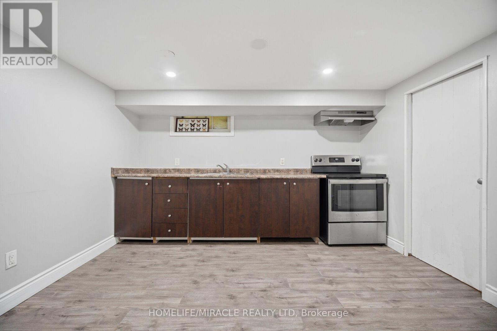 199 Allen Street E, Waterloo, ON - Indoor