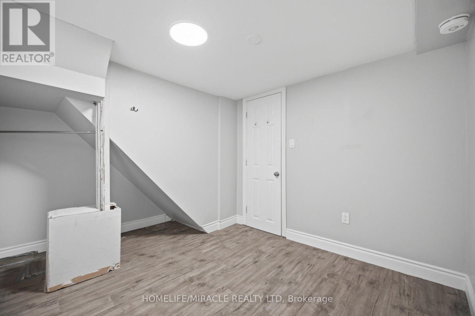 199 Allen Street E, Waterloo, ON - Indoor