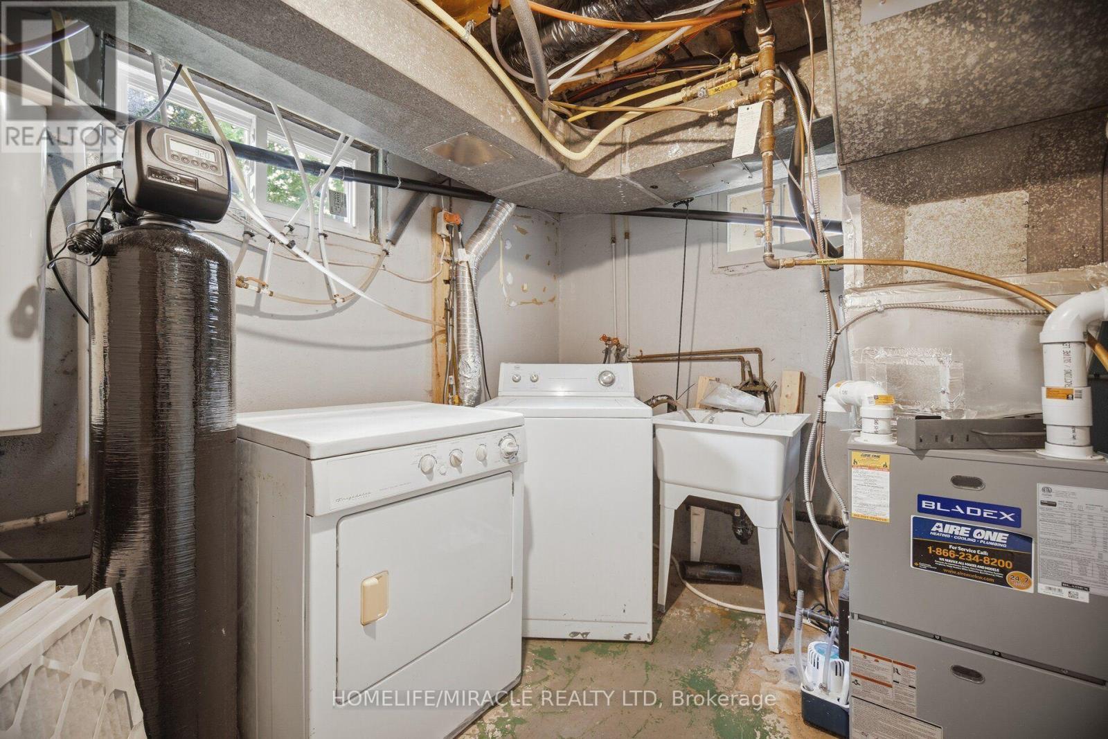 199 Allen Street E, Waterloo, ON - Indoor Photo Showing Laundry Room