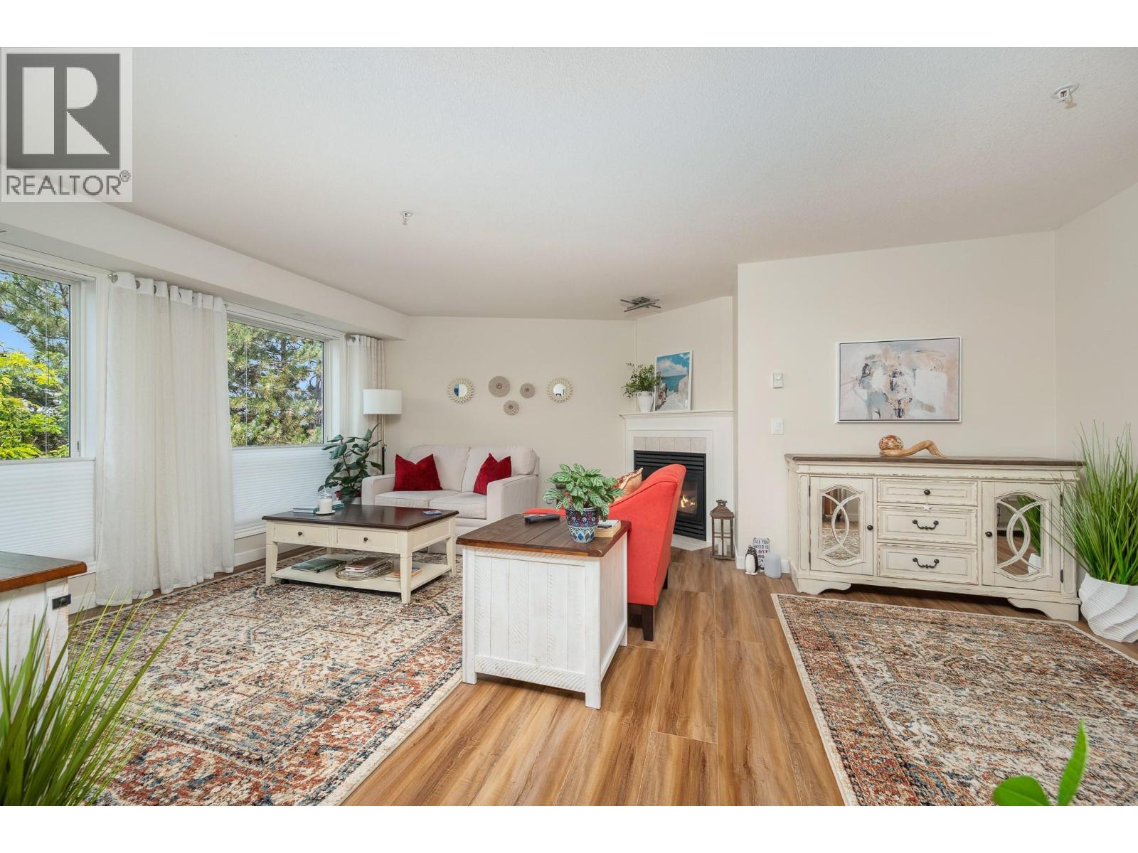 3301 Centennial Drive Unit# 309, Vernon, BC - Indoor Photo Showing Living Room