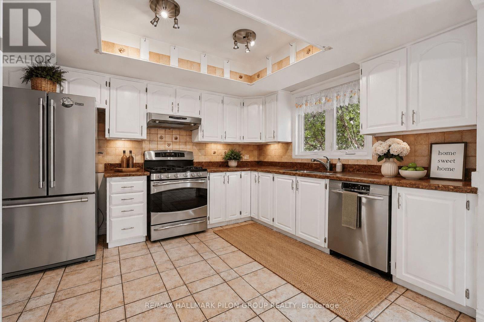 Virtually Staged - 182 Twyford Street, Ottawa, ON - Indoor Photo Showing Kitchen