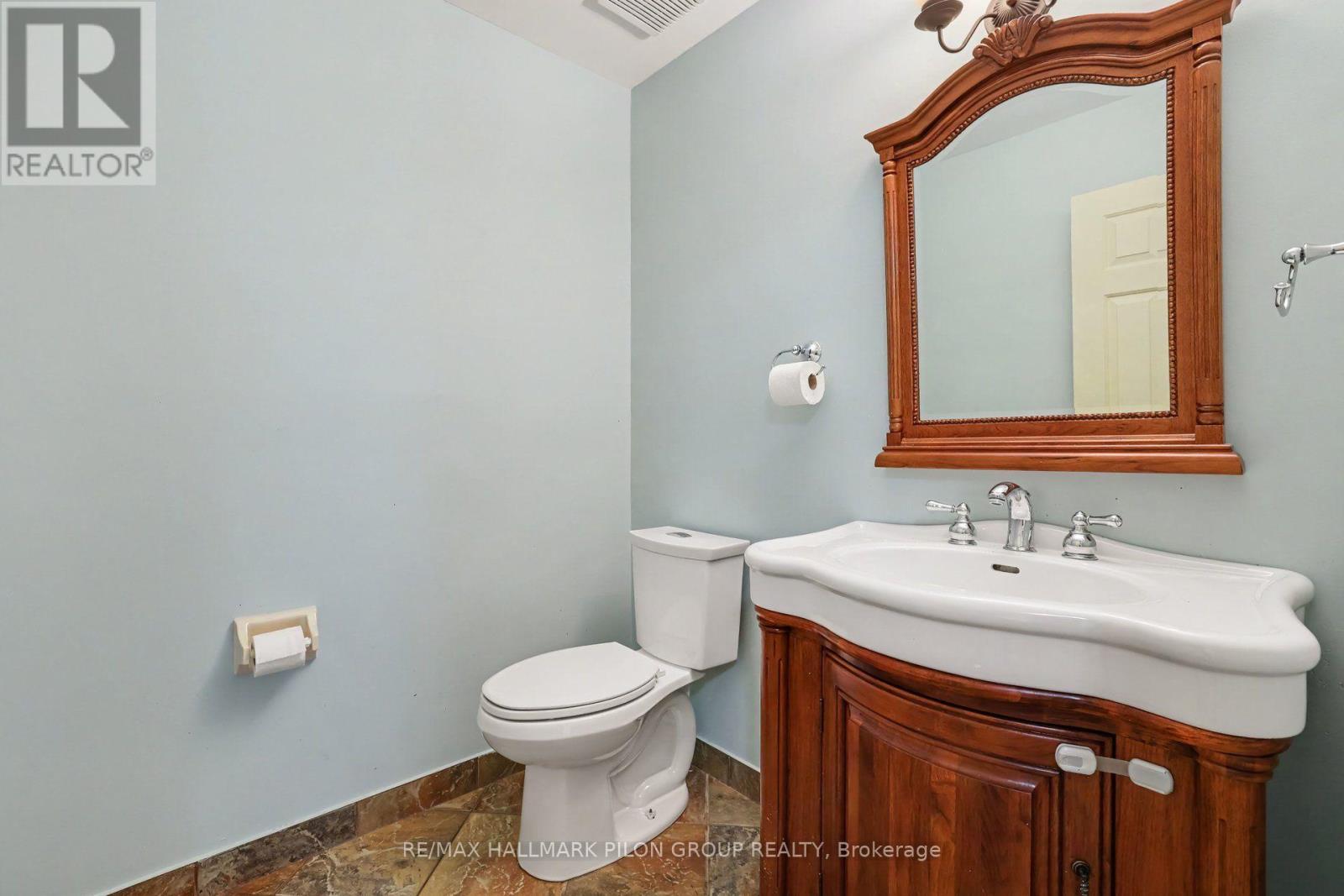 182 Twyford Street, Ottawa, ON - Indoor Photo Showing Bathroom