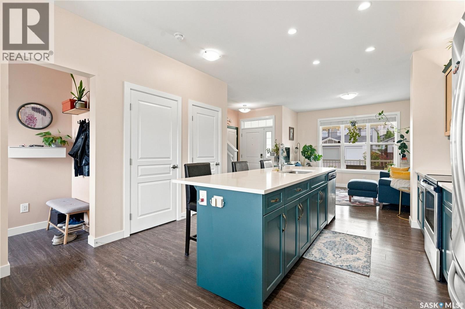 255 Newton Link, Saskatoon, SK - Indoor Photo Showing Kitchen