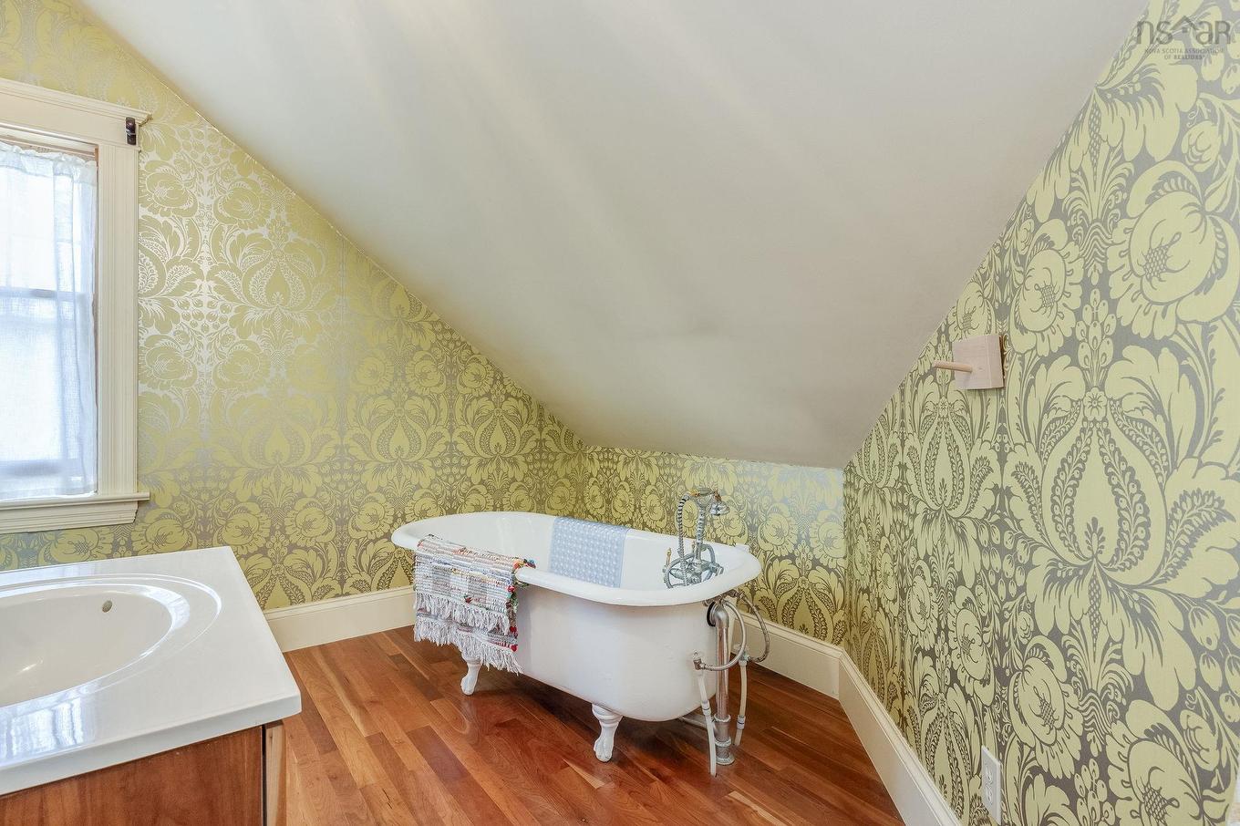 164 Cottage Street, Berwick, NS - Indoor Photo Showing Bathroom