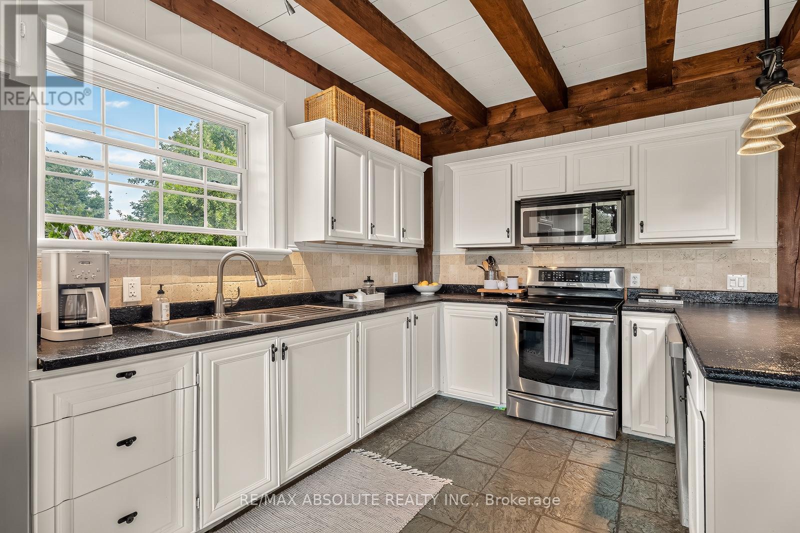 140 Creek Drive, Ottawa, ON - Indoor Photo Showing Kitchen With Double Sink
