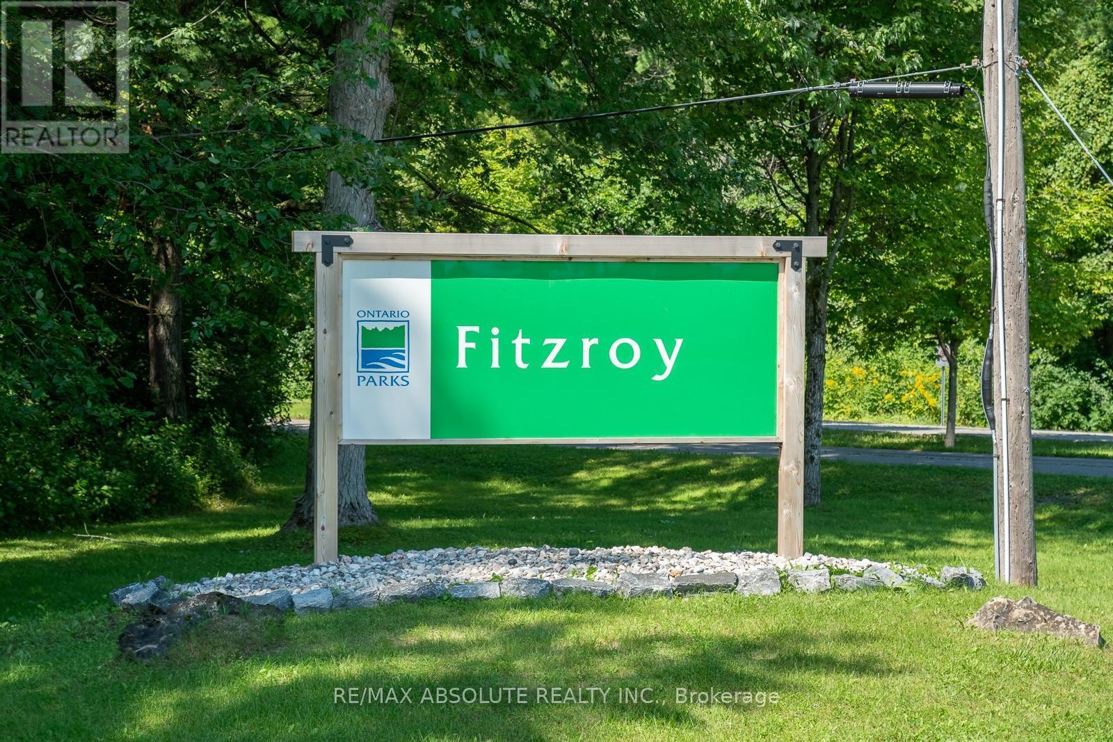 Minutes to Fitzroy Harbour Provincial Park - 140 Creek Drive, Ottawa, ON - Outdoor
