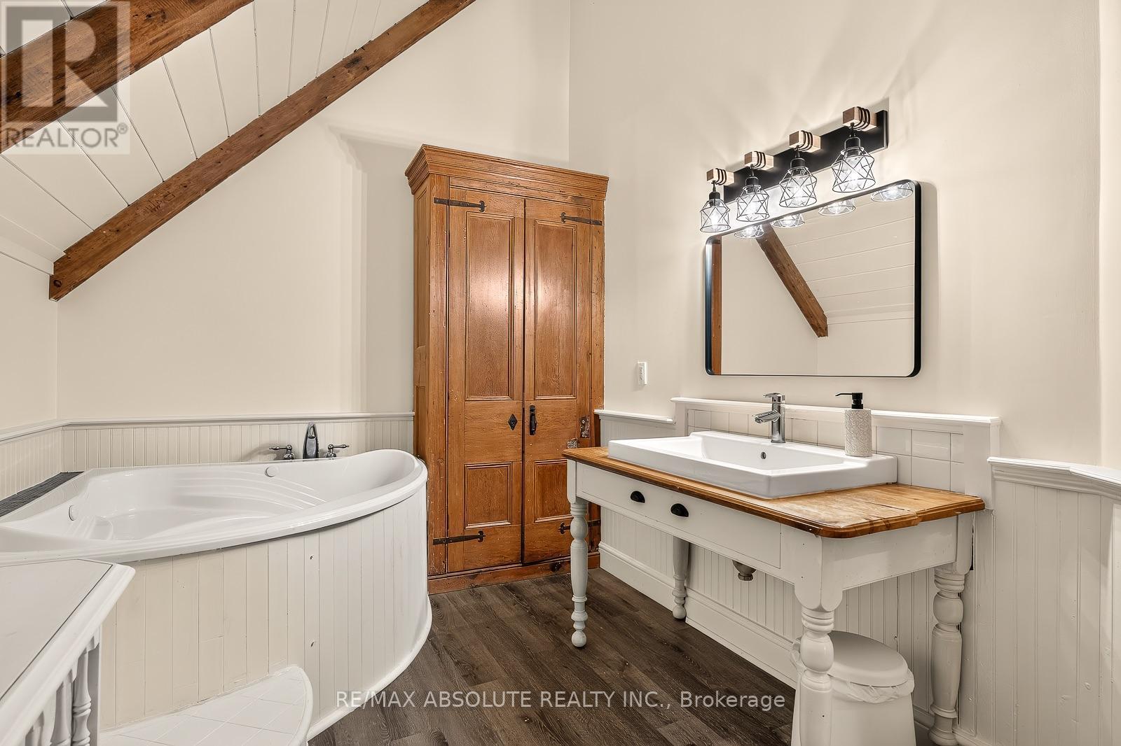 140 Creek Drive, Ottawa, ON - Indoor Photo Showing Bathroom