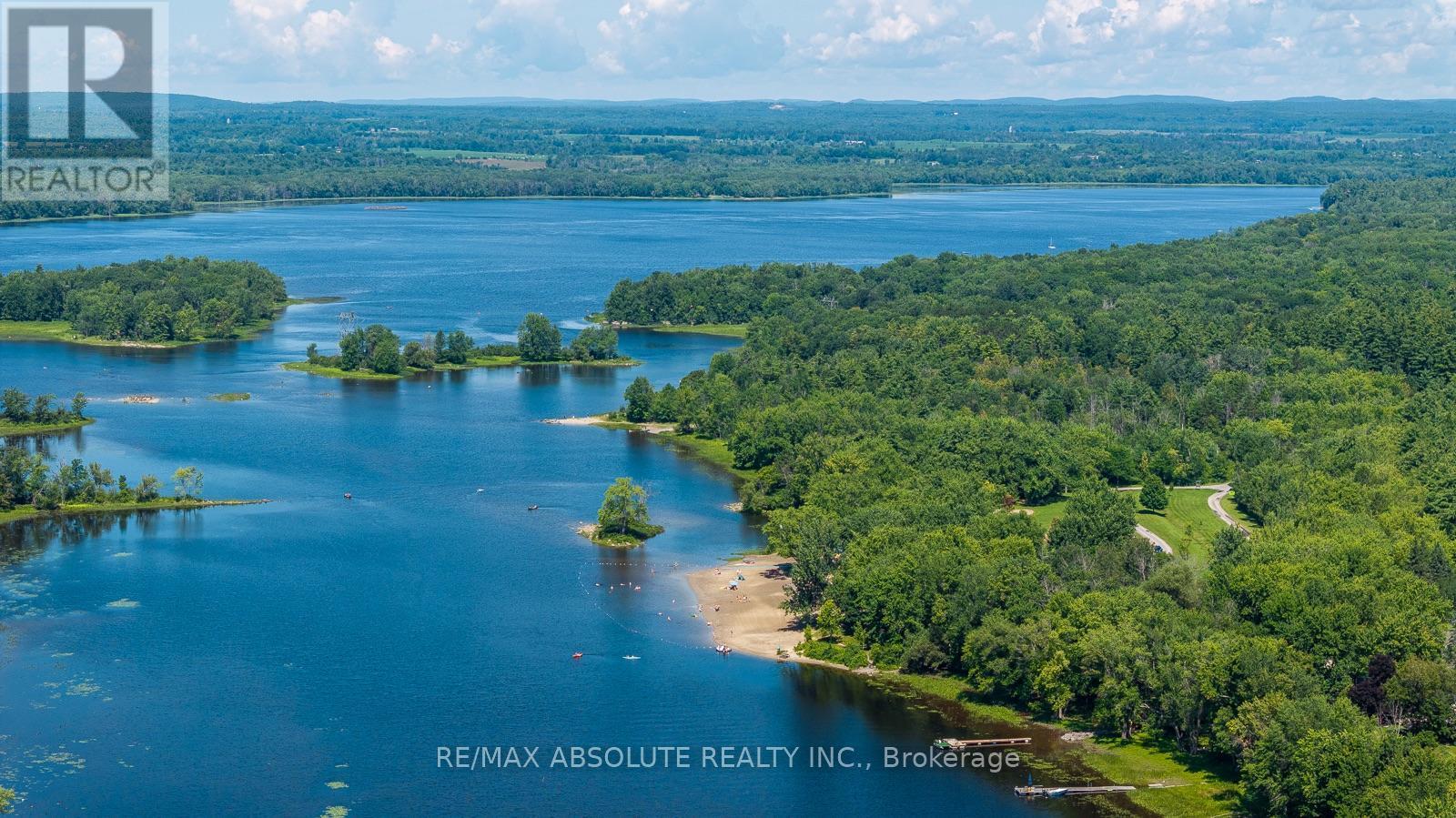 5 MINUTE WALK TO THE BEACH! - 140 Creek Drive, Ottawa, ON - Outdoor With Body Of Water With View