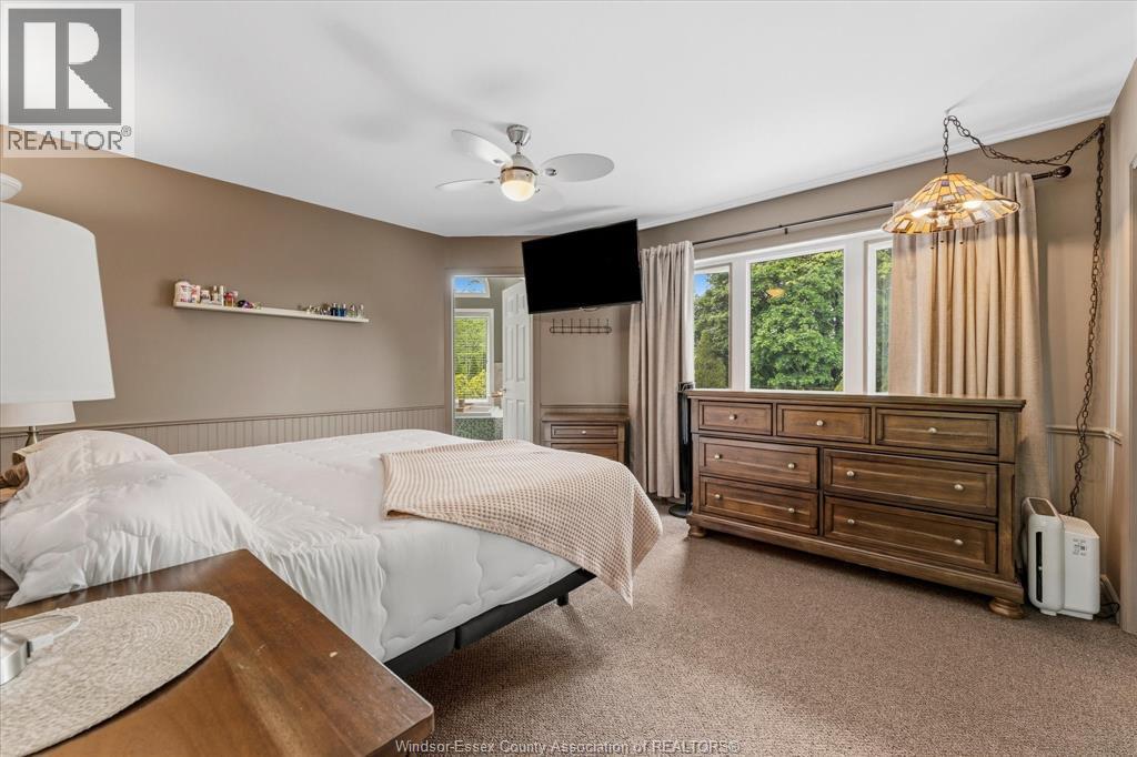 414 Chambers, Tecumseh, ON - Indoor Photo Showing Bedroom
