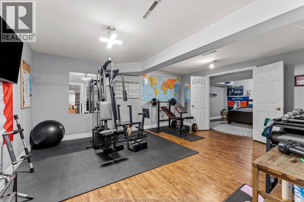 414 Chambers, Tecumseh, ON - Indoor Photo Showing Gym Room