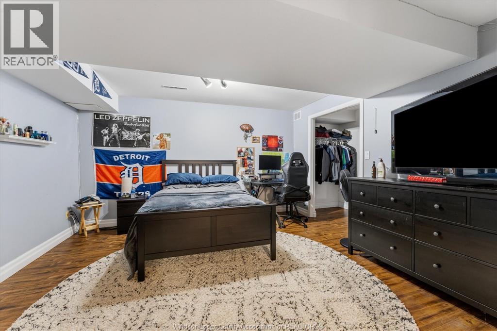 414 Chambers, Tecumseh, ON - Indoor Photo Showing Bedroom