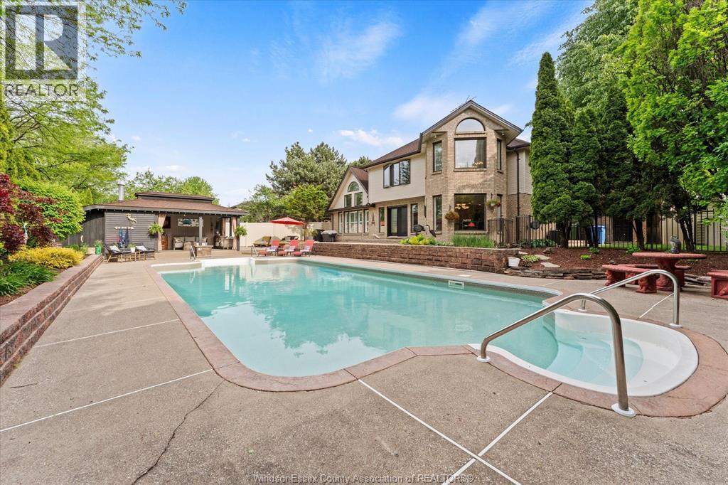 414 Chambers, Tecumseh, ON - Outdoor With In Ground Pool
