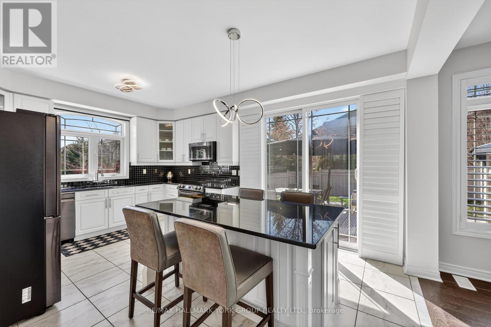 75 Mclarty Gate, Aurora, ON - Indoor Photo Showing Dining Room
