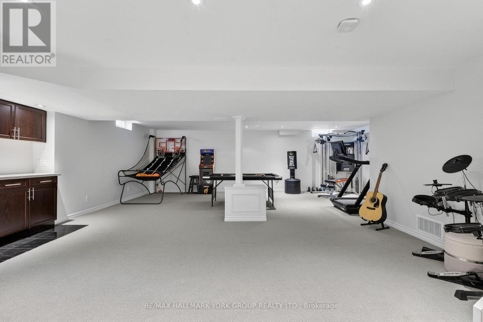75 Mclarty Gate, Aurora, ON - Indoor Photo Showing Gym Room