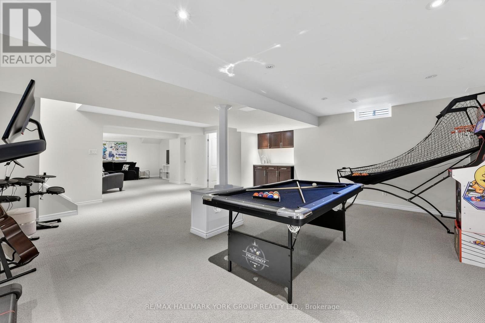 75 Mclarty Gate, Aurora, ON - Indoor Photo Showing Other Room