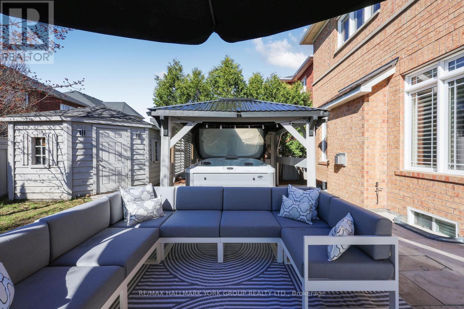 75 Mclarty Gate, Aurora, ON - Outdoor With Deck Patio Veranda With Exterior