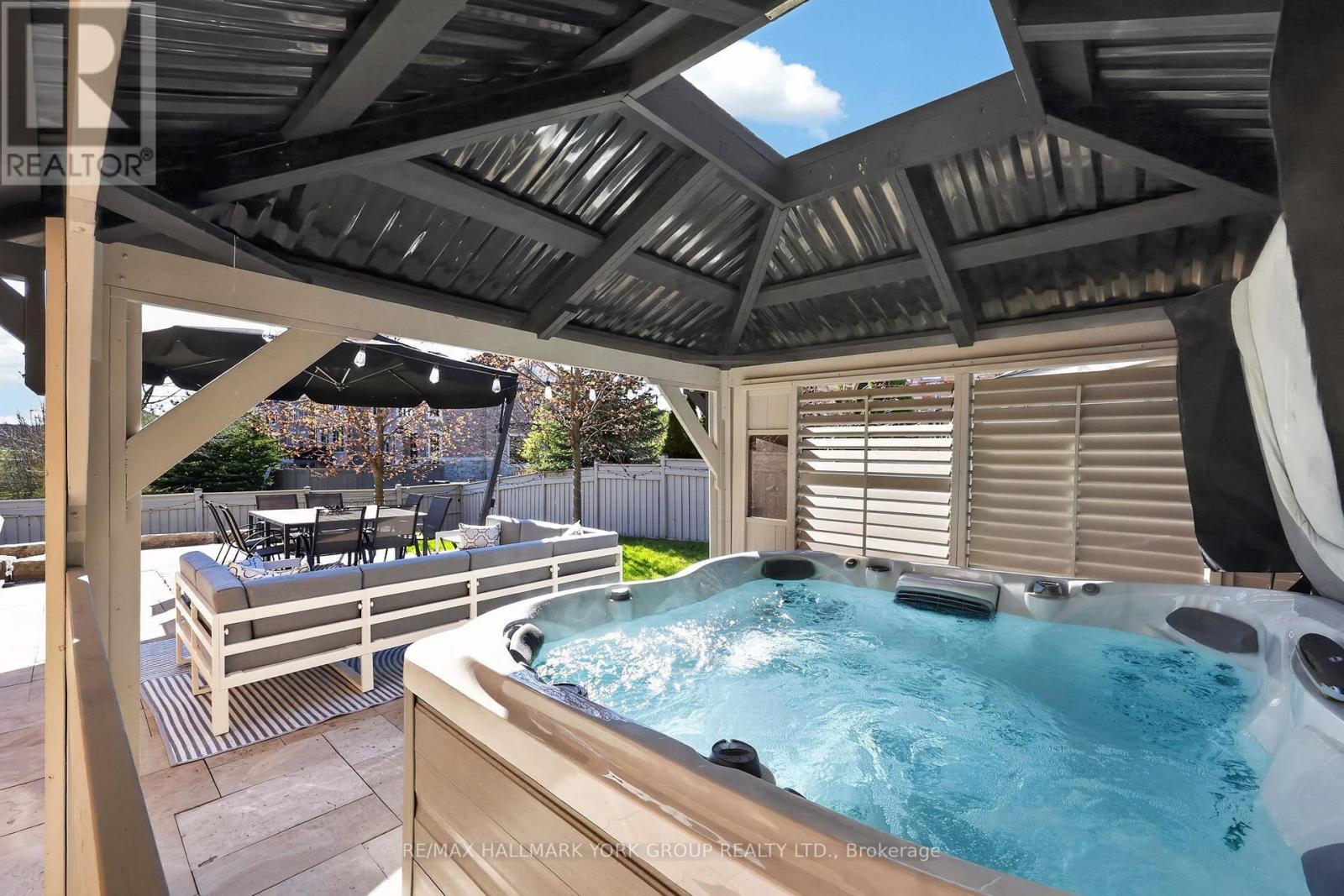 75 Mclarty Gate, Aurora, ON - Outdoor With Deck Patio Veranda