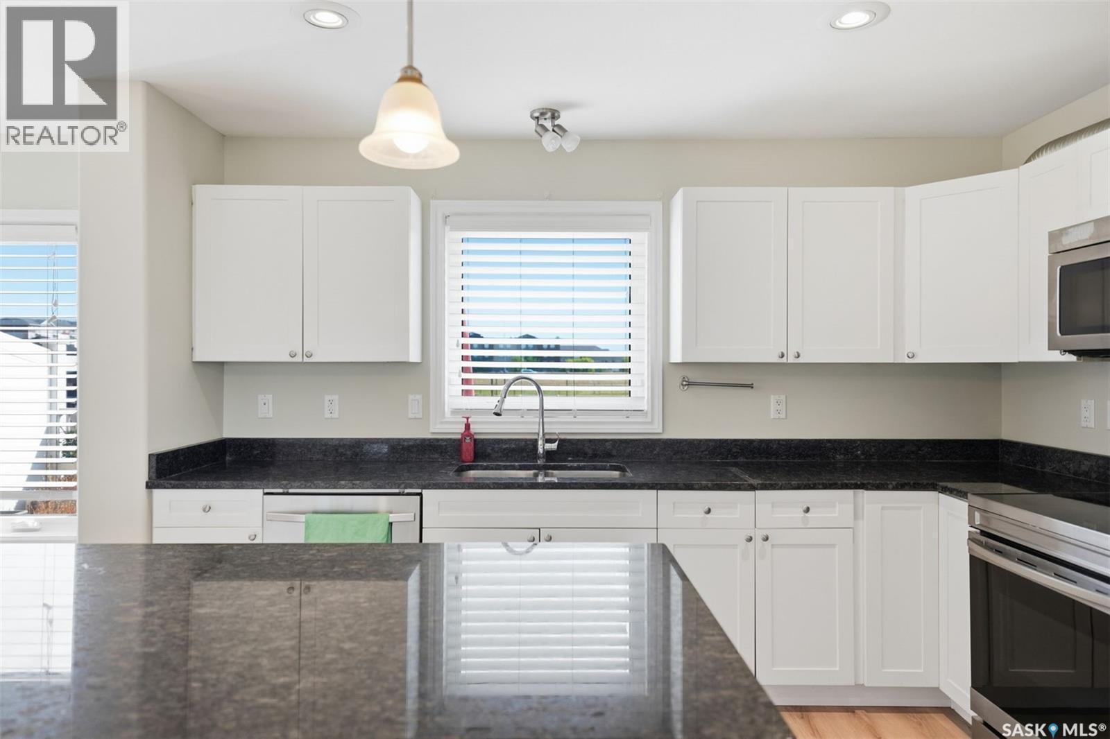 351 Palliser Way, Saskatoon, SK - Indoor Photo Showing Kitchen