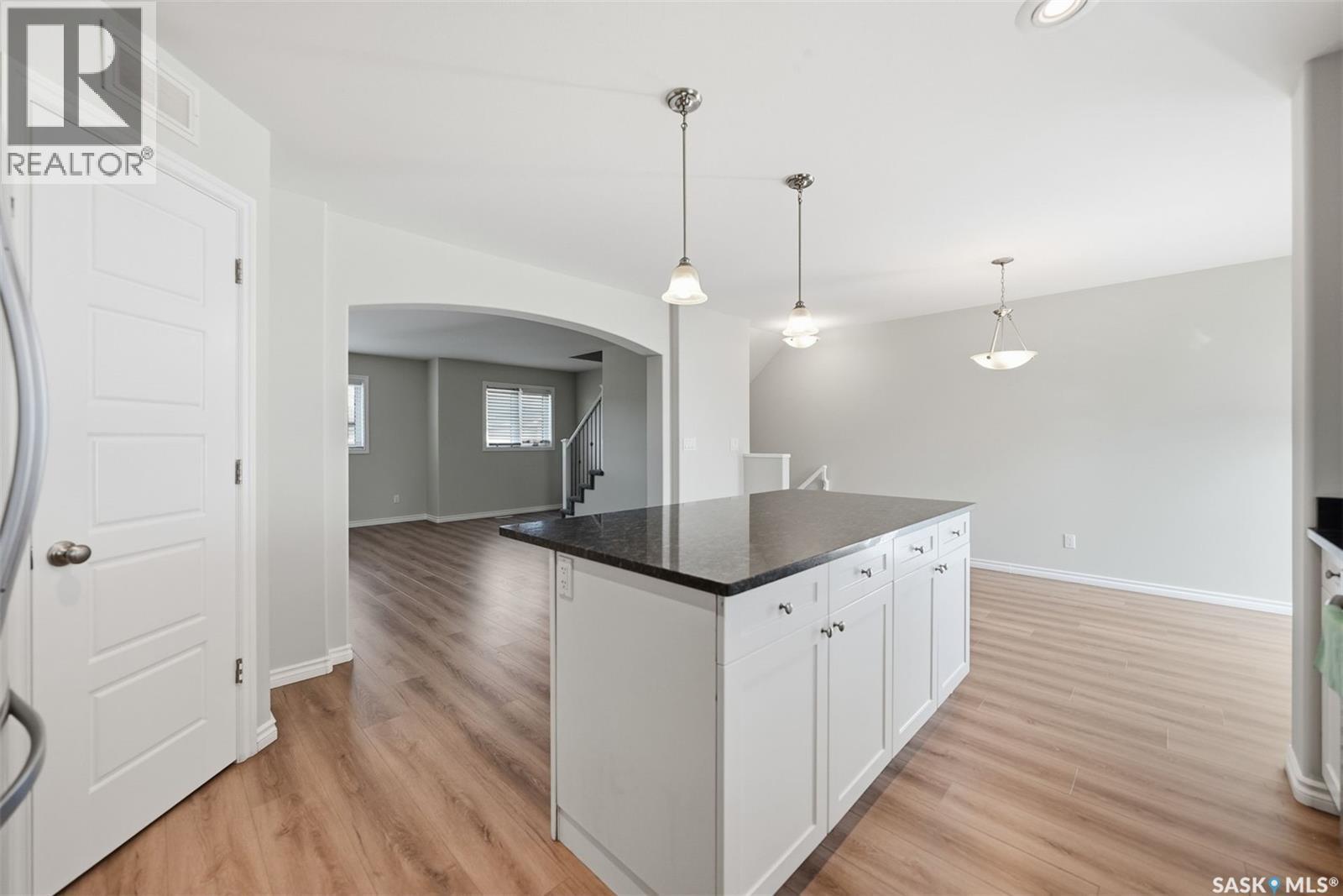 351 Palliser Way, Saskatoon, SK - Indoor Photo Showing Kitchen