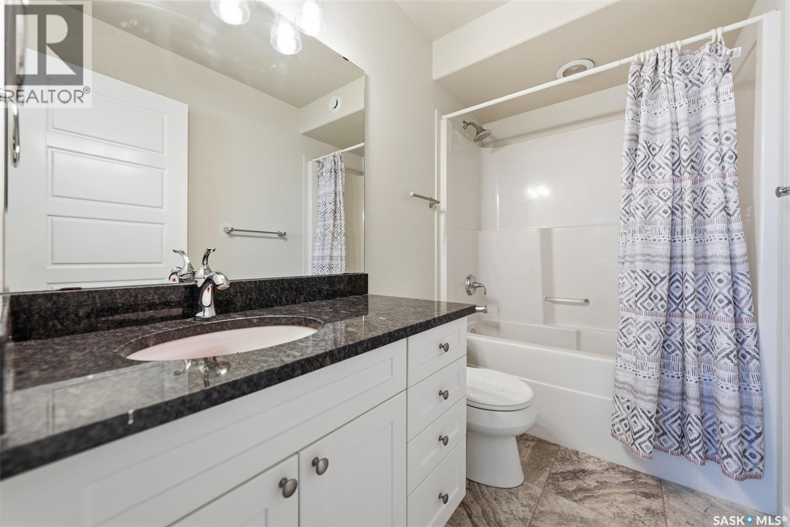 351 Palliser Way, Saskatoon, SK - Indoor Photo Showing Bathroom