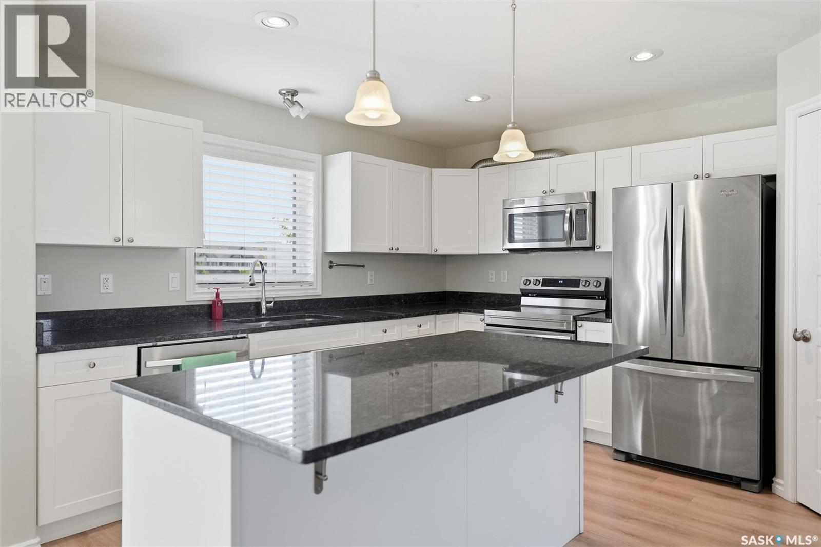 351 Palliser Way, Saskatoon, SK - Indoor Photo Showing Kitchen