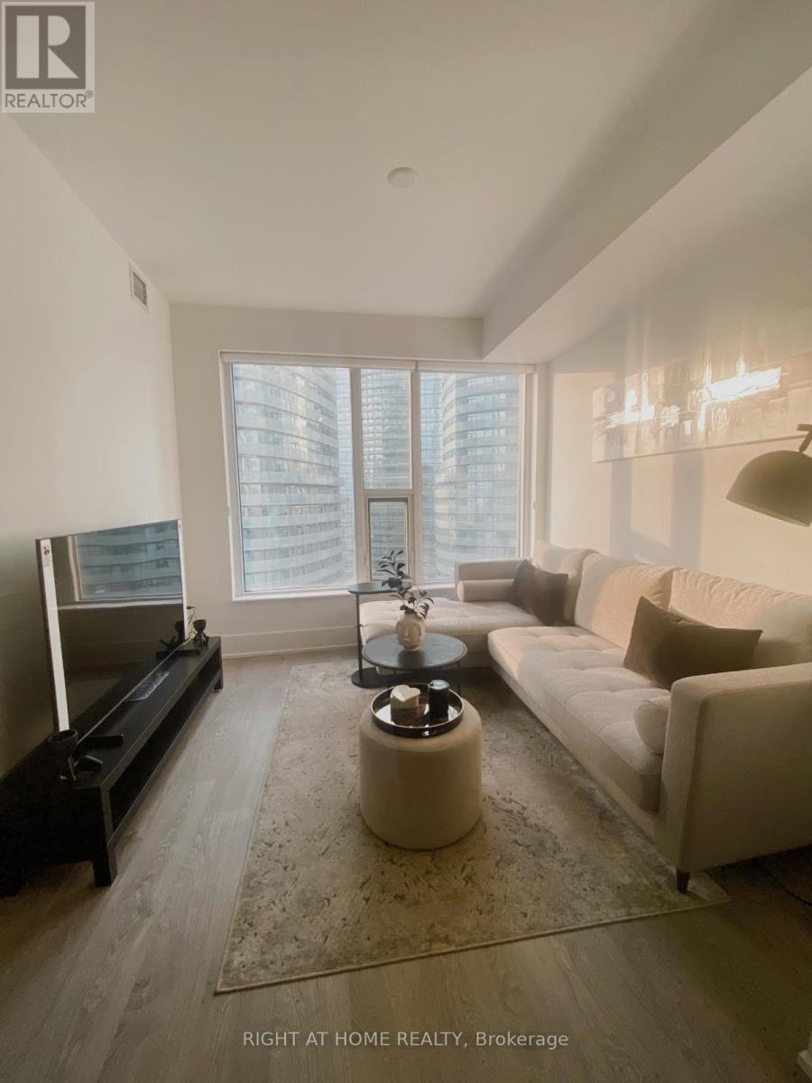 3213 - 10 York Street, Toronto, ON - Indoor Photo Showing Living Room