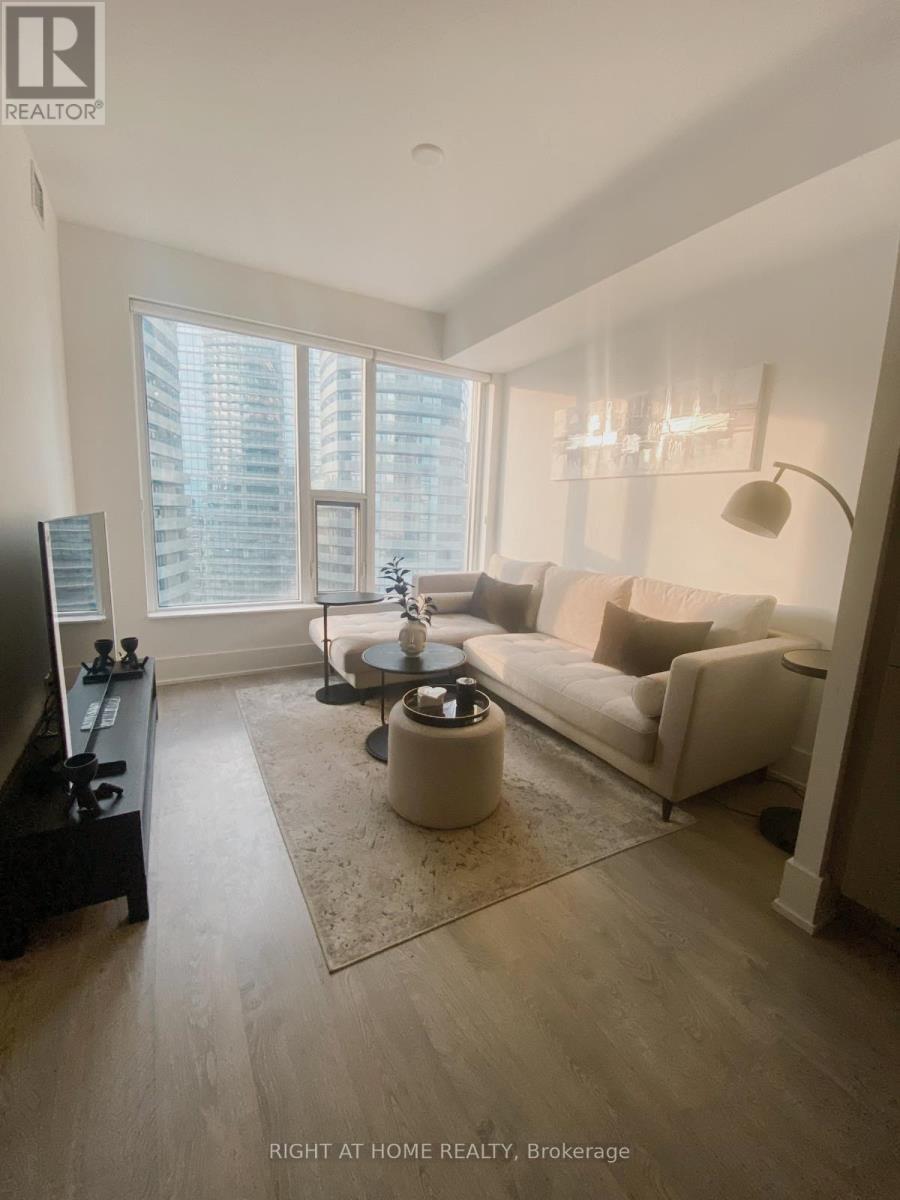 3213 - 10 York Street, Toronto, ON - Indoor Photo Showing Living Room
