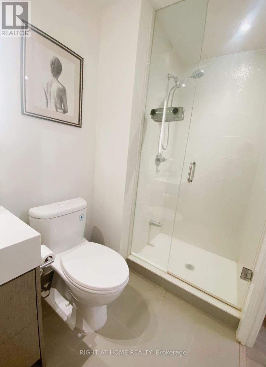3213 - 10 York Street, Toronto, ON - Indoor Photo Showing Bathroom