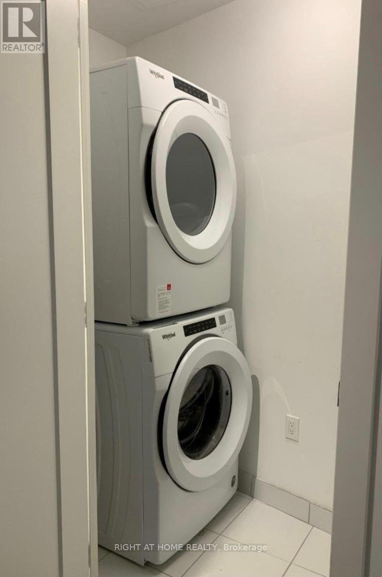 3213 - 10 York Street, Toronto, ON - Indoor Photo Showing Laundry Room
