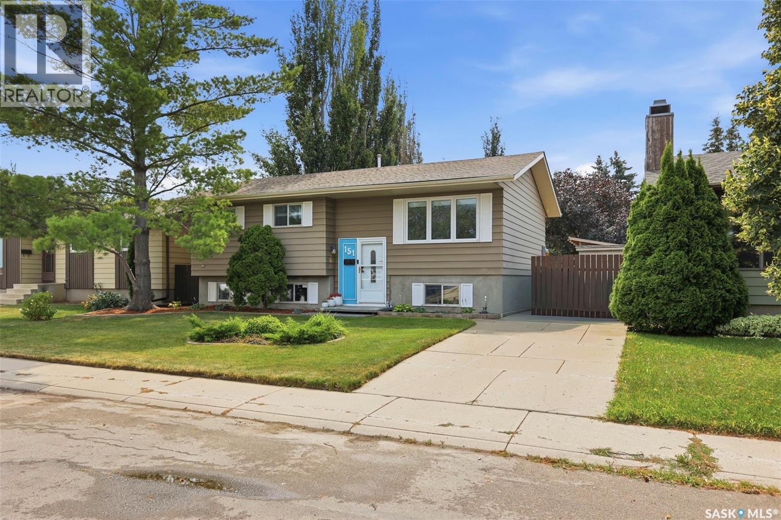 151 Makaroff Road, Saskatoon, SK - Outdoor With Facade