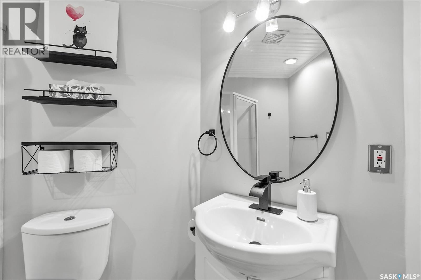 151 Makaroff Road, Saskatoon, SK - Indoor Photo Showing Bathroom