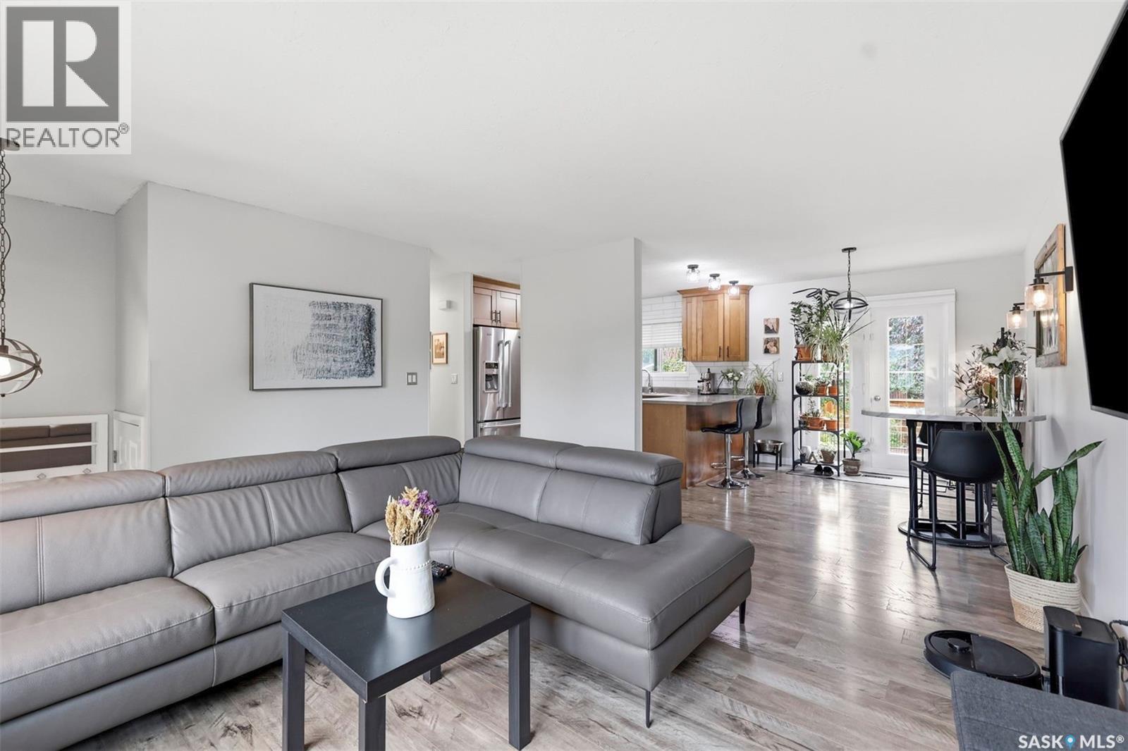 151 Makaroff Road, Saskatoon, SK - Indoor Photo Showing Living Room