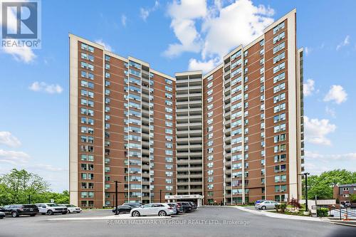401 - 15 VICORA LINKWAY  Toronto, ON M3C 1A7