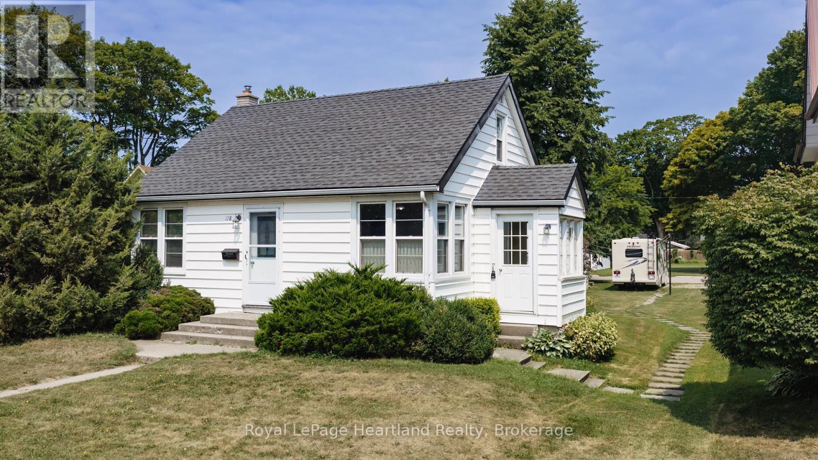 128 Britannia Road W, Goderich (Goderich (Town)), ON - Outdoor