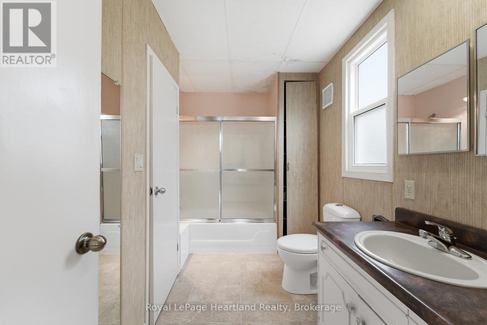 128 Britannia Road W, Goderich (Goderich (Town)), ON - Indoor Photo Showing Bathroom