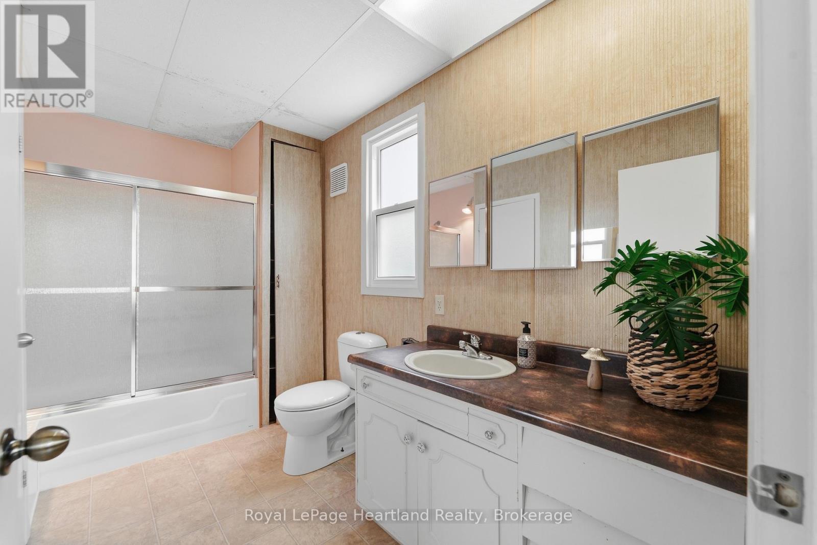 128 Britannia Road W, Goderich (Goderich (Town)), ON - Indoor Photo Showing Bathroom