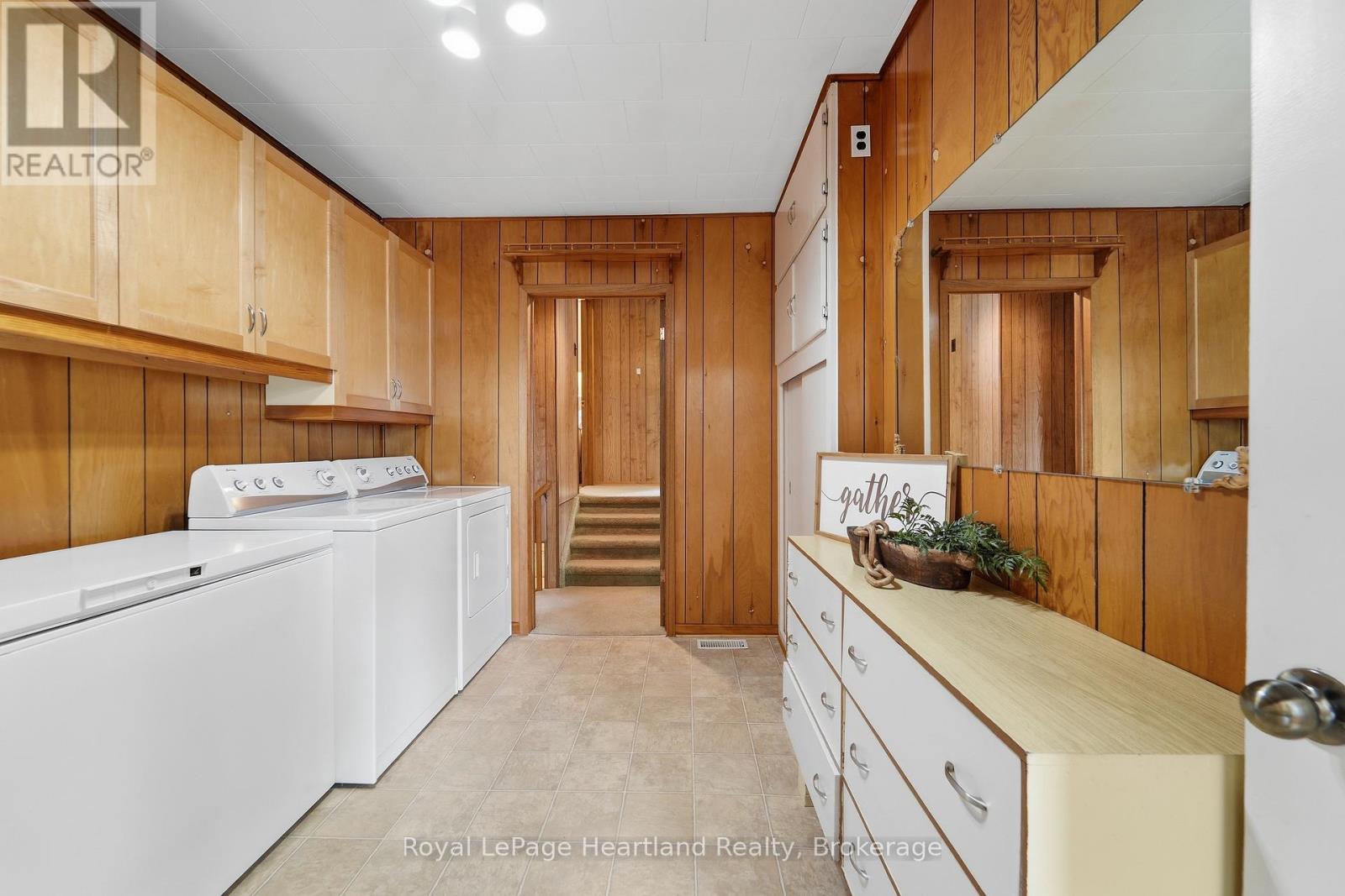 128 Britannia Road W, Goderich (Goderich (Town)), ON - Indoor Photo Showing Laundry Room